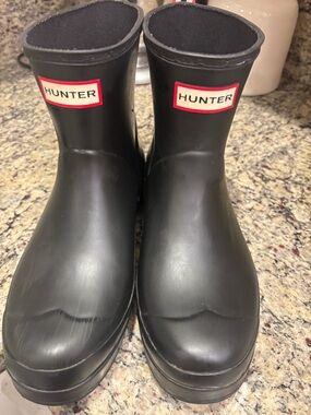 Hunter Black Short Matte Rubber Rain Boots with Red Logo Trim